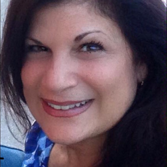 Meet your Posher, Lori Ann - Picture 3 of 3